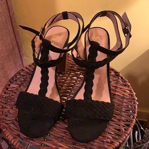 Brash. Size 9.5, Color Black